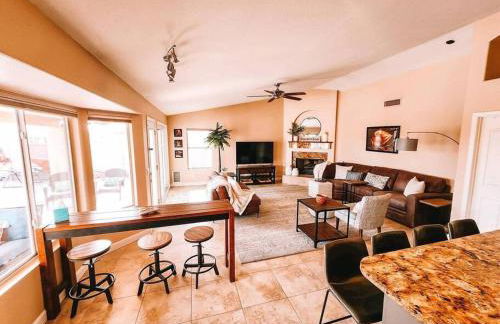 Luxury Pool Home! Amazing Back Yard Oasis - Foto 8