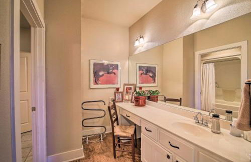 Cozy Texas Retreat with Patio, Grill and Fire Pit! - Foto 13