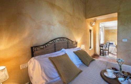 Elegant And Refined Villa With A Beautiful Blue Pool - Photo 13