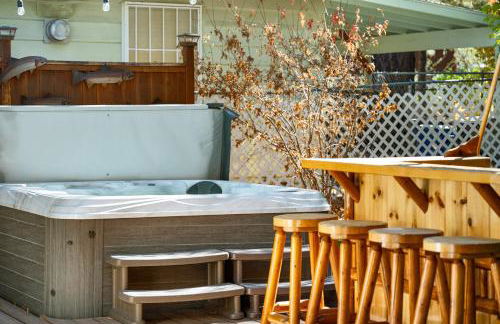 Tranquil Retreat with Fenced Backyard, Hot tub & Bar - Foto 27