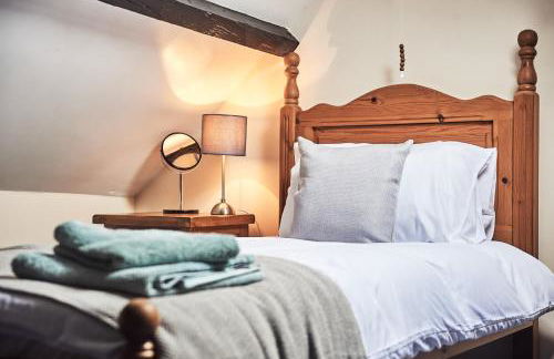 Penuwch Boathouse, Waterside Cottage with indoor Pool, Sauna & Parking - Photo 17