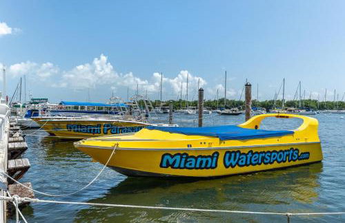 Breathtaking Direct Bay Views 2 bedroom condo with parking - Foto 46