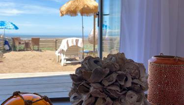 Ocean Drive Deluxe Apartment with use of the Day time Beach Hut April to September - Foto 5
