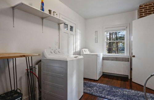 3BR Farmhouse with Porch Fire Pit Horseshoe Pit - Foto 25