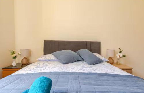 3 Bed Central Apartment - Pet Friendly & Parking - Foto 16