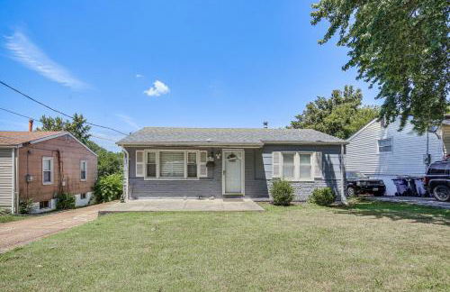 2BR Retreat with Fire Pit Close To Downtown STL - Foto 8