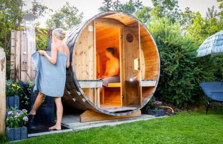 Moderne Fewo mit Fasssauna und Kamin im ländl. Allgäu - Foto 3