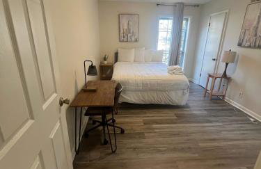 Fenced Yard Centrally Located-Parkway Village Pad - Foto 53