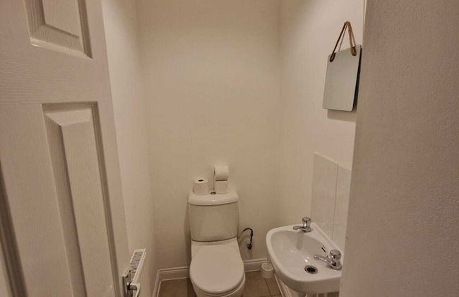 Remarkable 1-bed Apartment in Gateshead - Photo 9