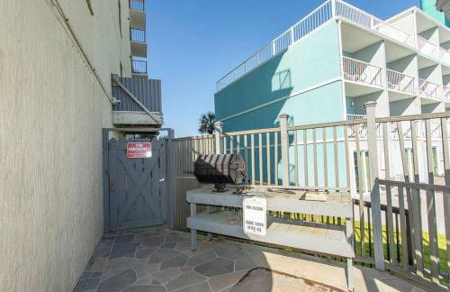 *OCEAN FRONT* Pier-adise 2Bed/2Bath, Sleeps 8 - Photo 32