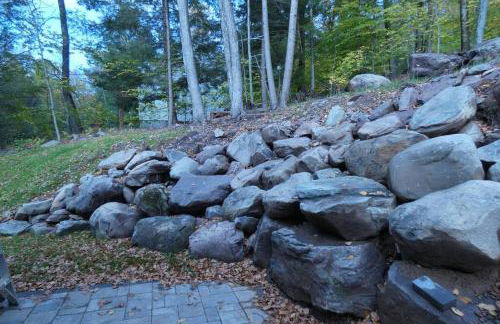 Modern Chalet with Hot Tub and Lake Access - Foto 19