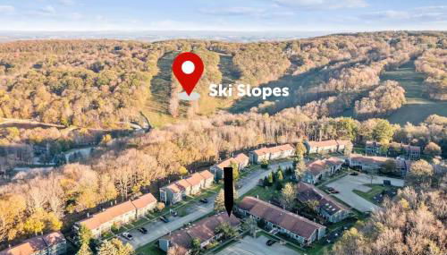 3BR Ski Resort Townhome-Sleeps 7 - Foto 4