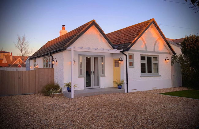 Charming Seaside Cottage - 5-min Walk to Beach - Photo 29