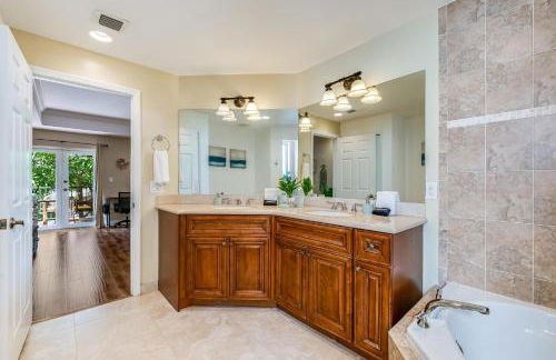 Salty Fox 5BD Oasis w Spa, Beach & Downtown - Foto 16