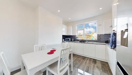 Modern 3 bedroom House with garden & private parking - Foto 5