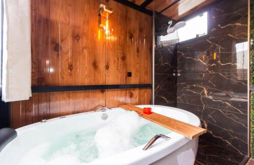 Chalé romântico com hidro e charme - Foto 20