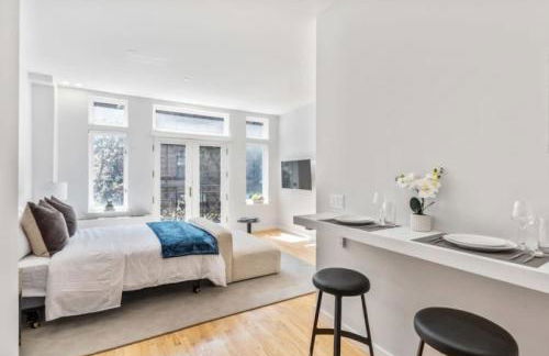 Studio w Charming Juliet Balcony in Upper East - Foto 9