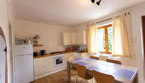 House - Sleeps 6 - Parking - Garden - Photo 5