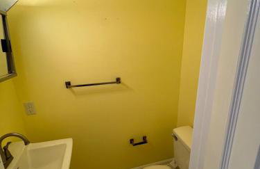 The White Door 2-bedroom townhouse near VT & RU - Foto 7