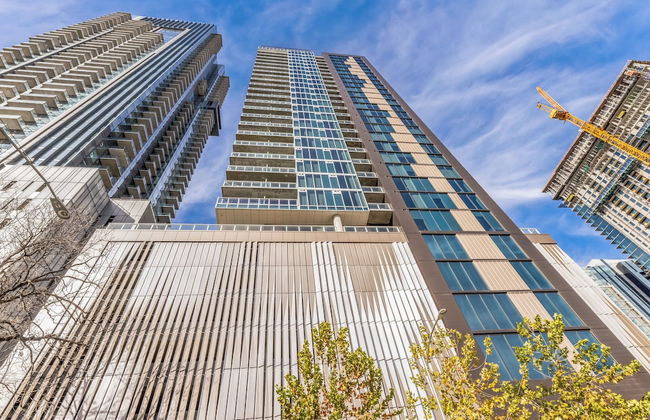 High Rise Luxury Condo With Lake & City Views - Foto 29