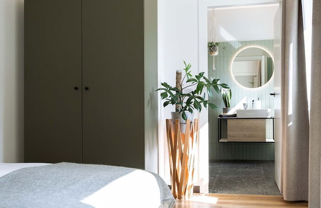 Urban Jungle Apartments - Photo 18