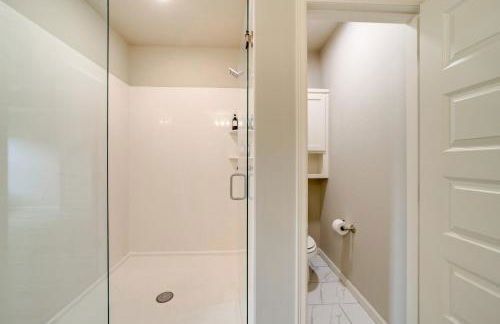 Private Yard and Patio Brand New Glenpool Getaway! - Foto 13