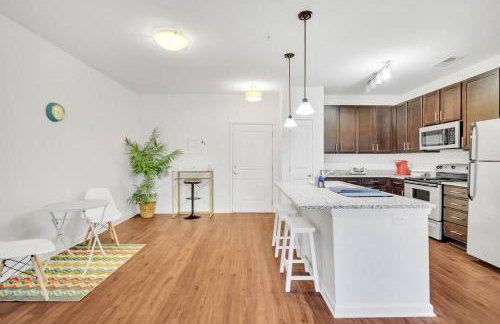 1BR King Bed near Shopping, Dining & Entertainment - Foto 46