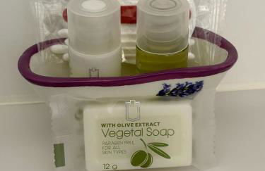 T2 tout confort et moderne, climatisé avec balcon et parking, à 10 min du port et de la plage - Foto 14