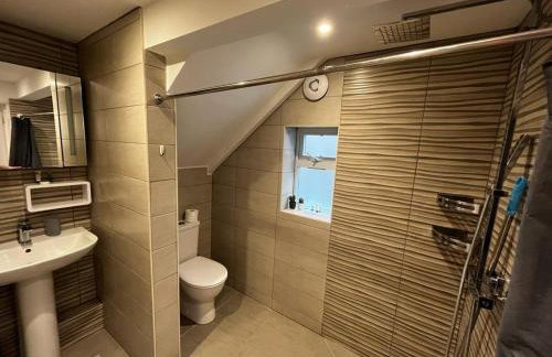 House - 3 bed 2 bath, self check in, amazing views! - Photo 17