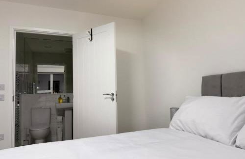 Serenity Waterfront 2 Bed Apartment - Foto 67