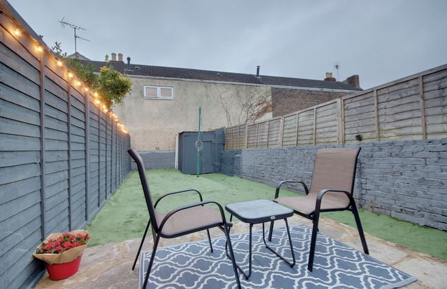 Southsea 4BR Getaway with Private Yard - Foto 16