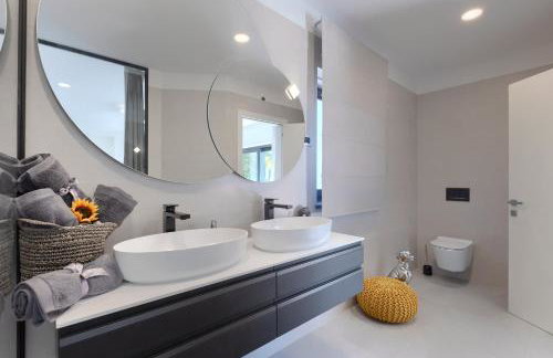 Villa Tonchi 3 Bedroom Private Pool BBQ & Garden - Foto 6