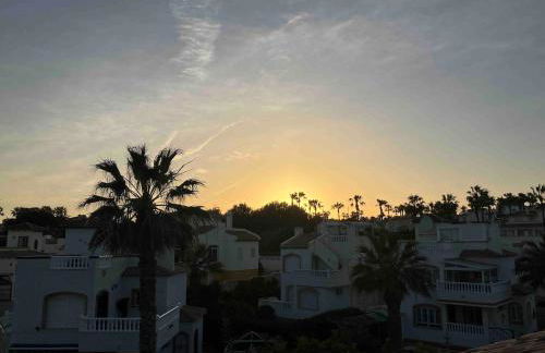 Modern, lovely, poolside 2 bedroom apartment - Foto 13