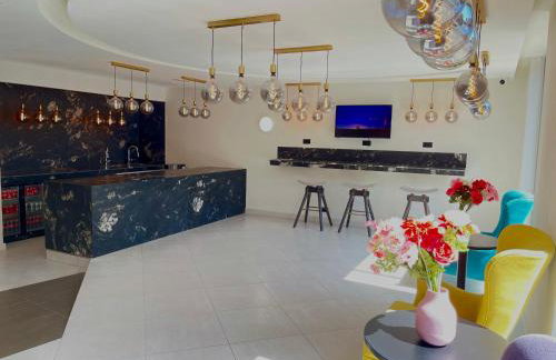 Axiom Park Hotel - Photo 2