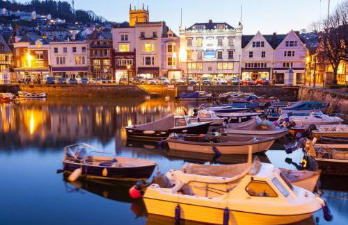 Riverside Apartment with Stunning Views & Patio - Foto 34