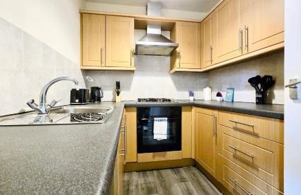 Comfy Entire Apartment with Free Parking in Bury Town - Photo 12