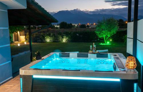 MaVitaPlace Villa Familia, Jacuzzi-Whirlpool, Katerini - Foto 1