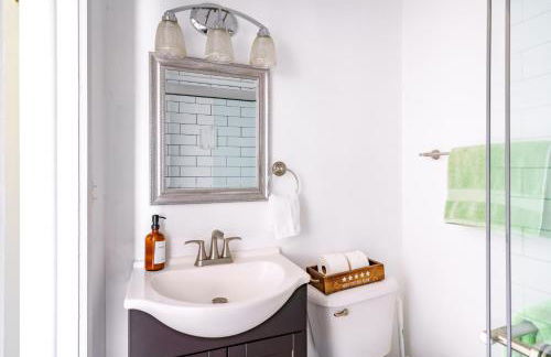 Jungle House Columbus Short North Downtown Free Parking - Steps to Convention Center & Nationwide Arena - 1BR Luxury Home - Sleeps 6 - Over 5,800 Five Star Stays - Foto 52