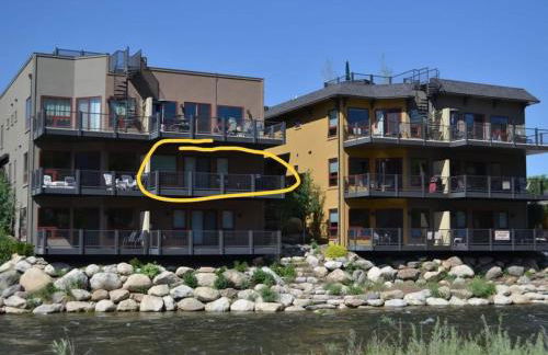 Riverfront condo with balcony, king bed STR#267 - Photo 24