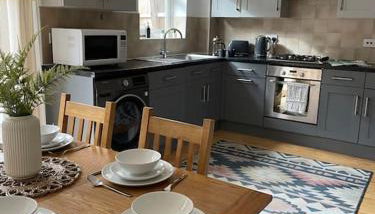 Stylish 3 Bed House Hitchin - Foto 3, pet friendly, minibar