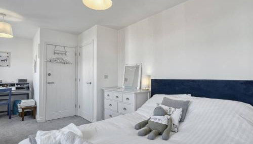 Modern Manchester House with Airport Links - Pass the Keys - Foto 4, towels, wardrobe, Other