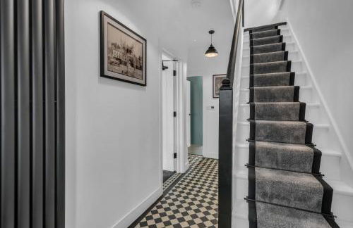 Stanley Park House Peterborough - 3 bed, 3 bathroom, parking, garden - Foto 3