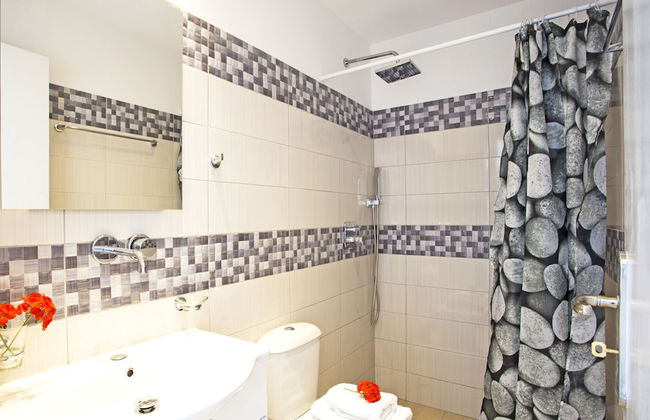 Birds Villa Apartments with Heated Pool - Including Car and Breakfast - Photo 45