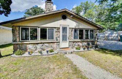 Steps to Houghton Lake Cabin with Fire Pit! - Foto 25