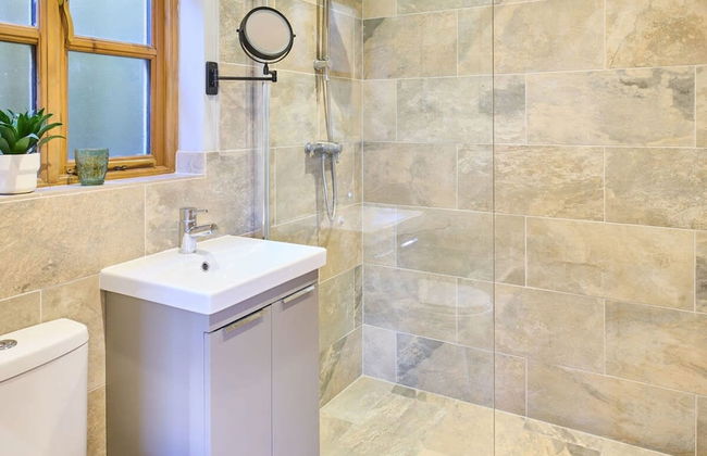 Host Stay Orchard Barn - Photo 18