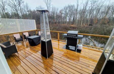 Stunning Lake Home w arcade and huge deck - Foto 56