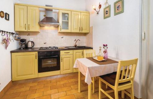 One-Bedroom Holiday Home In Bartici - Photo 12