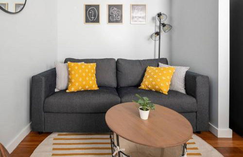 OTR, QUEEN Bed, 50in TV, Workspace, Near Lightrail - Foto 21