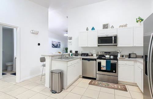 The Galactic Getaway, 3Bed, 2Bath Apartment, Free Parking, Heated Pool - Foto 20