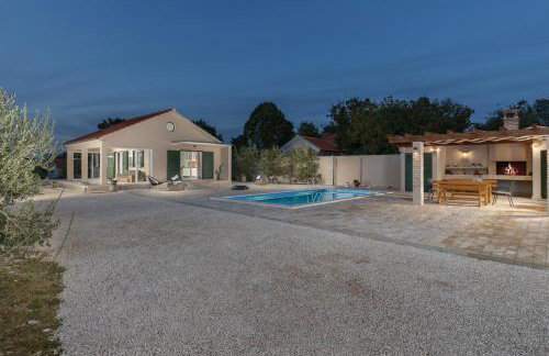 Villa Oliveto with pool - Photo 2